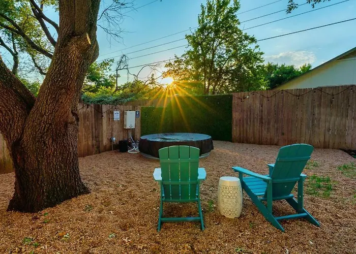 Charming & Bright W Lounging Pool And Hot Tub Holiday home *