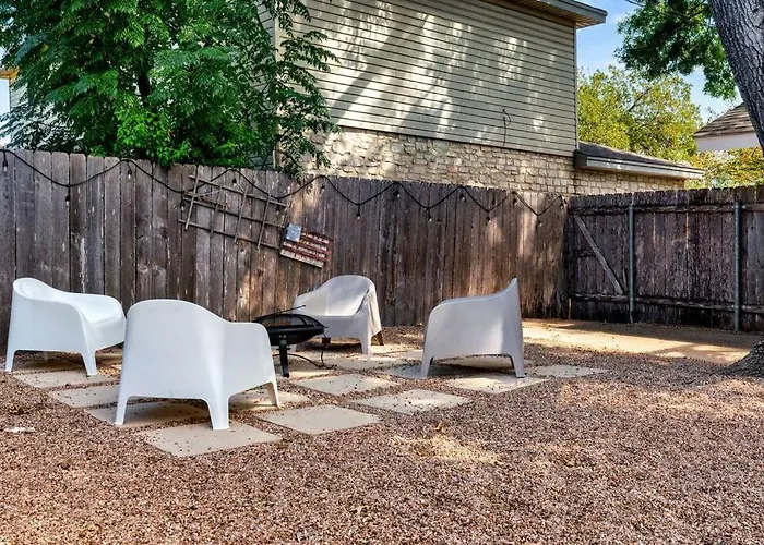 Charming & Bright W Lounging Pool And Hot Tub Round Rock