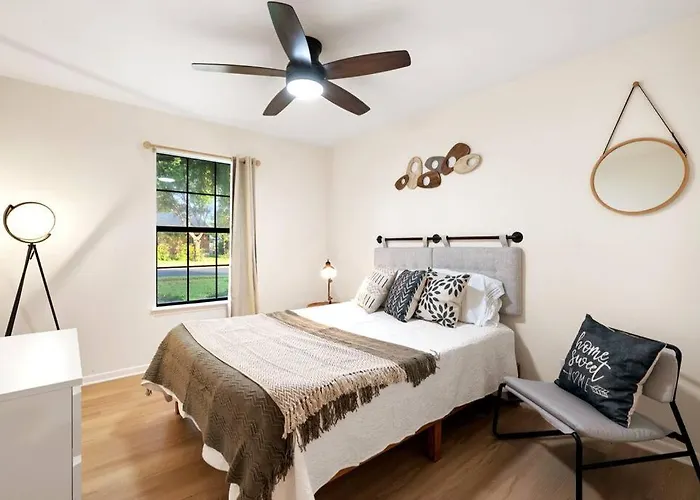 Charming & Bright W Lounging Pool And Hot Tub