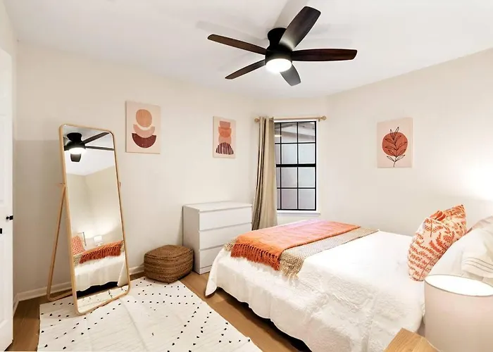 Charming & Bright W Lounging Pool And Hot Tub Holiday home Round Rock