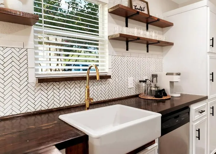 Charming & Bright W Lounging Pool And Hot Tub
