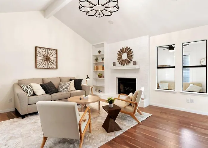 Charming & Bright W Lounging Pool And Hot Tub Round Rock
