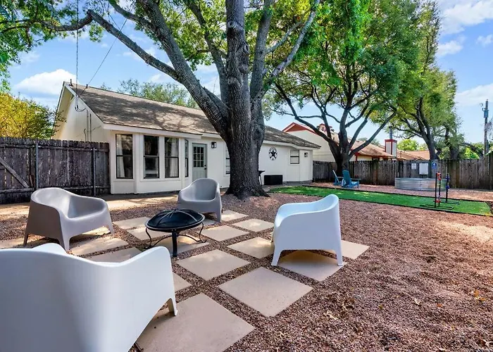 Charming & Bright W Lounging Pool And Hot Tub