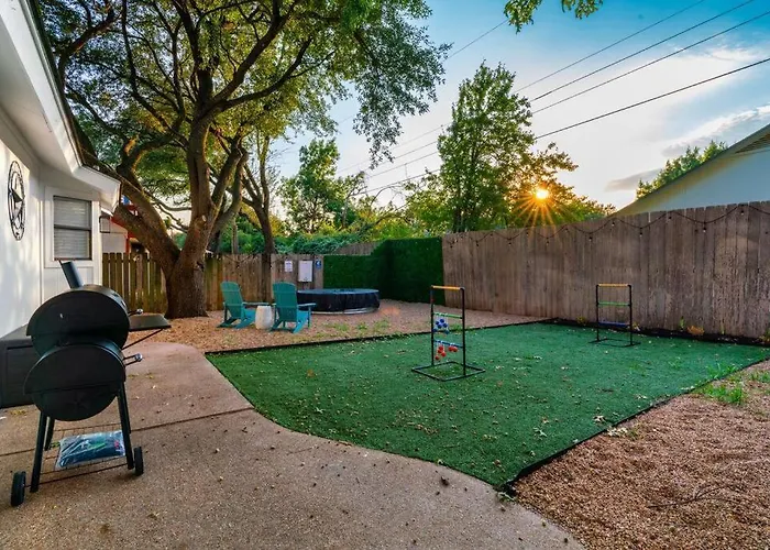 Charming & Bright W Lounging Pool And Hot Tub Holiday home